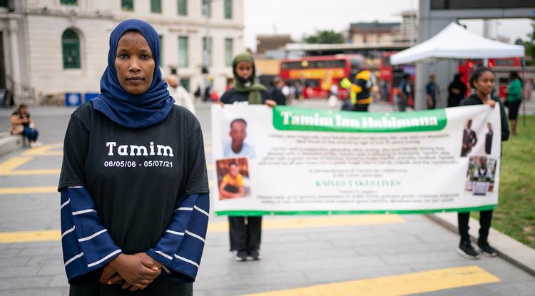 Tamim édesanyja tüntetést szervezett, hogy felhívja a figyelmet a fiával történt tragédiára Fotó: Getty Images
