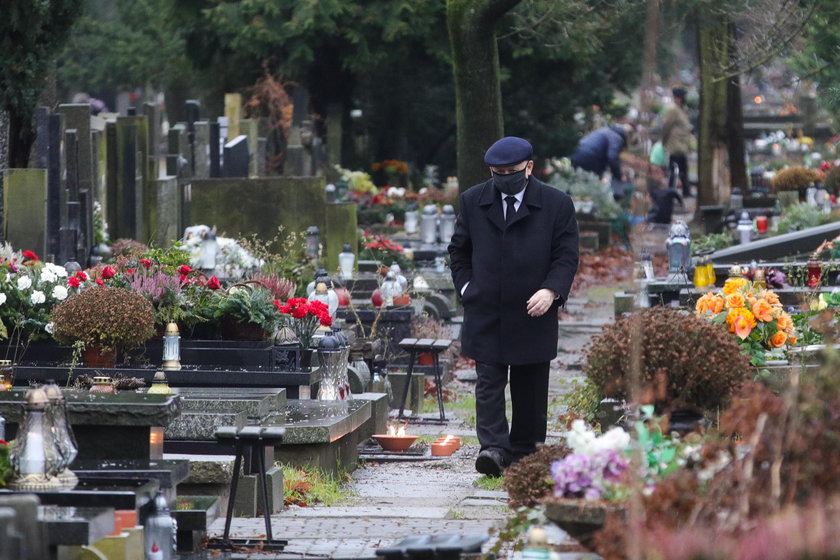Jarosław Kaczyński odwiedził w święta groby matki ki brata