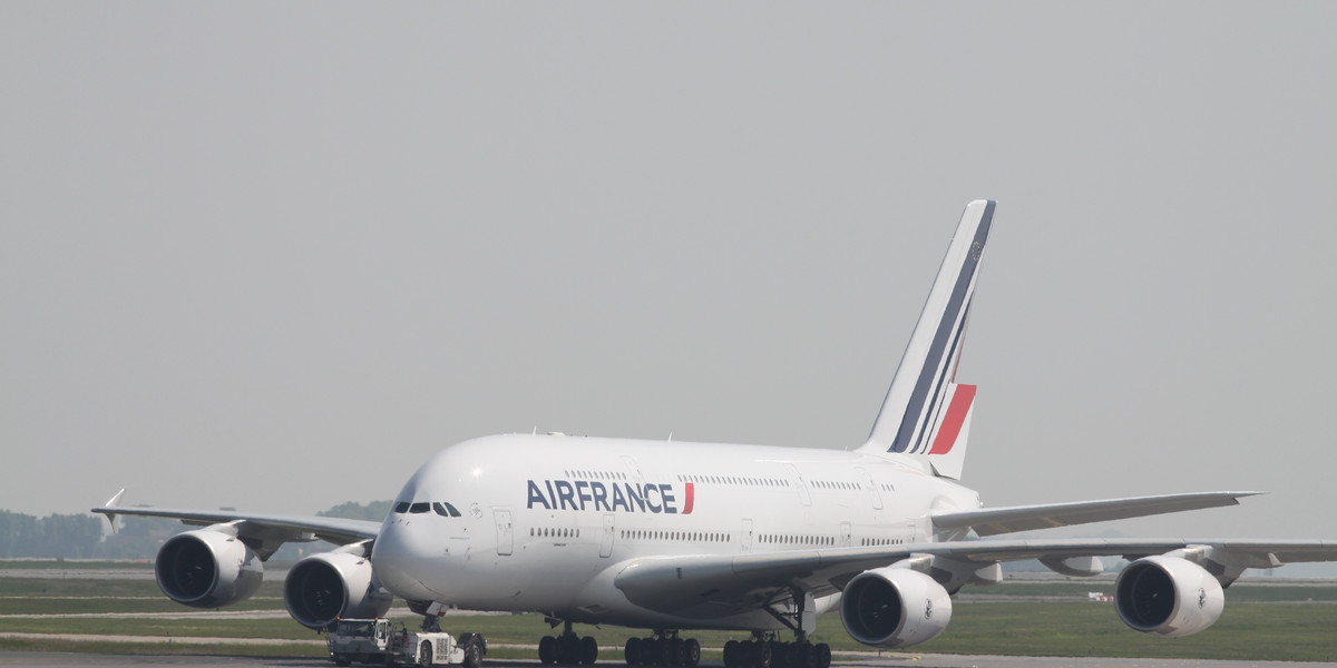 Poważna awaria samolotu linii Air France. Konieczna była ewakuacja pasażerów.