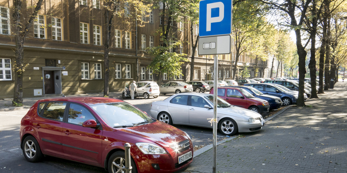 Gliwice. Płatne parkingi są tylko ozanczone przy wjeździe do strefy 