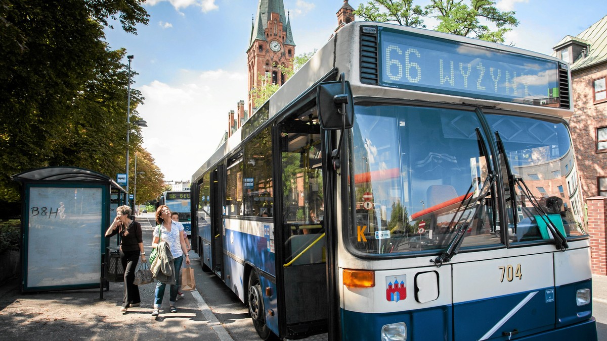 W związku z piątkowym świętem już od czwartku następują w Bydgoszczy zmiany w kursowaniu autobusów i tramwajów.