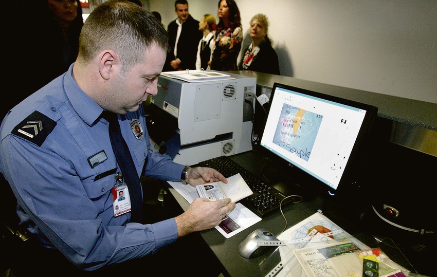 Policija privodi po sudskoj poternici