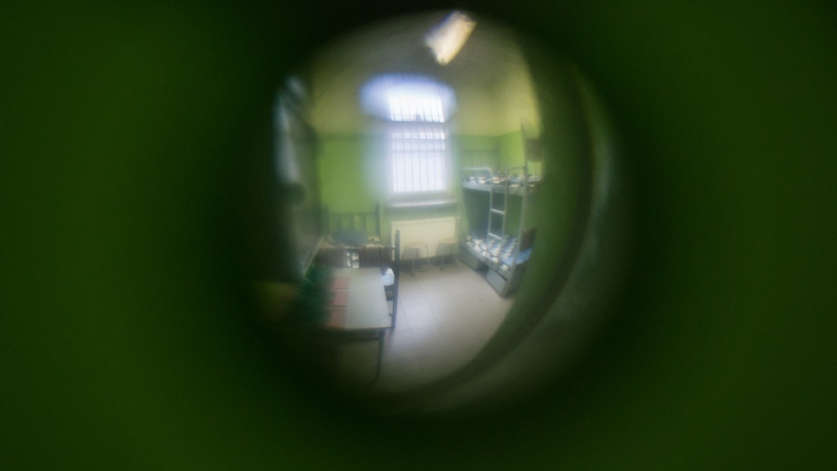 więzienie cela judasz wizjer