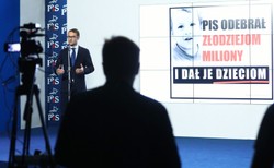 Wojna billboardowa PiS-PO. Opozycja kontratakuje: To haniebne, obrażacie Polaków, a wasze dzieci siedzą w państwowych spółkach