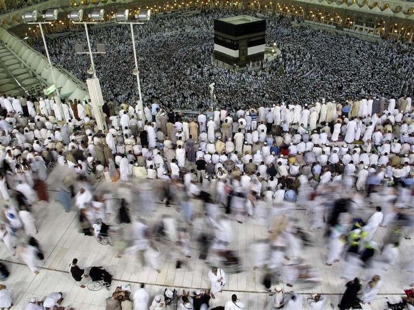 Muzułmanie idą do Mekki