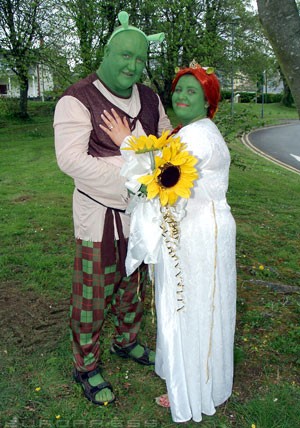 30335_eskuvo-shrek-ogre-fiona-300-d00027448e1a9332f7610