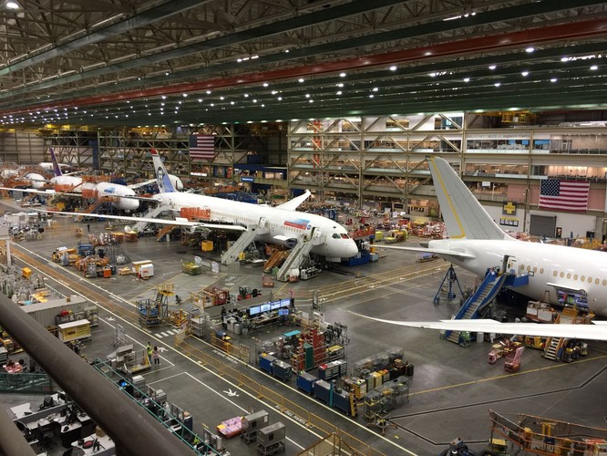 Widoczna na zdjęciu fabryka Boeing Everett Factory mieści się w największym na świecie budynku pod względem objętości i powierzchni.