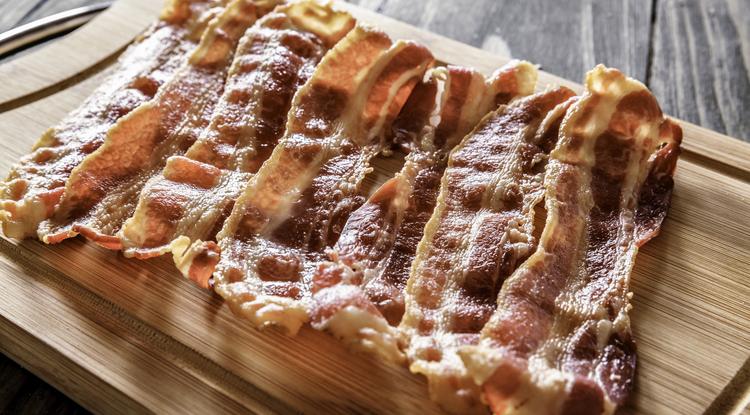 A jó minőségű bacon szalonna szépen megsüthető Fotó: Getty Images