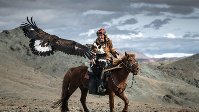 Lenyűgöző fotók a sasokkal vadászó mongol nomádokról