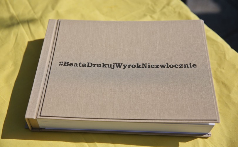 WIELKANOCNA DEMONSTRACJA KOMITETU OBRONY DEMOKRACJI PRZED KANCELARIĄ PREMIERA