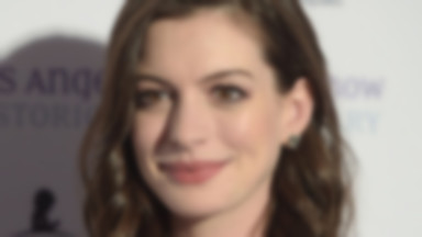 Ciężarna Anne Hathaway na salonach
