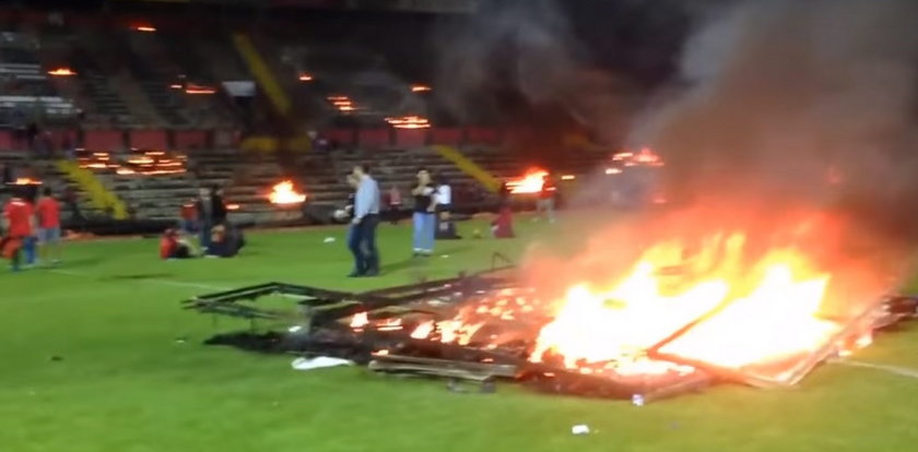 Kibice podpalili swój stadion po porażce