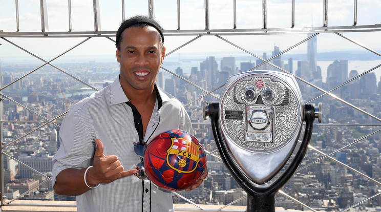Ronaldinho nagyköveti teendőket lát el /Fotó: AFP