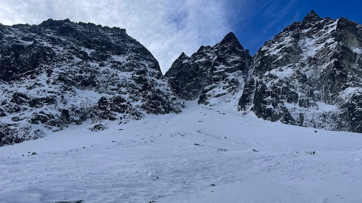 Tatry hlásia druhý stupeň lavínového nebezpečenstva.