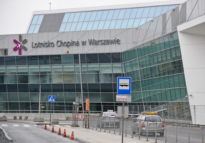 Zmodernizowany terminal ma siedem kondygnacji. z których trzy będą do dyspozycji pasażerów.

<br><br><b>Na zdjęciu: </b> Zmodernizowana część Terminalu T1 na Lotnisku Chopina w Warszawie <br><br>fot. (ukit/mgo) PAP/Marcin Obara