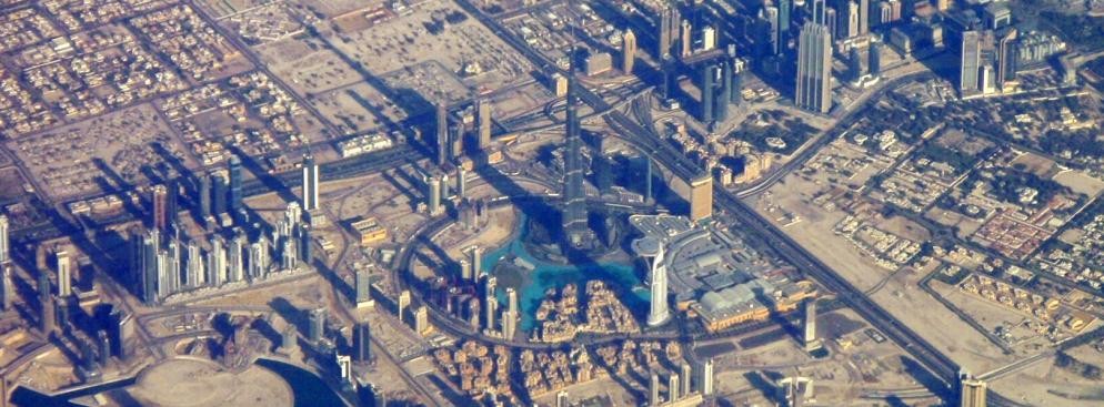 Widok na centrum Dubaju z wieżowcem Burdż Chalifa, najwyższym drapaczem chmur na świecie o wysokości 829 metrów. Jego budowa kosztowała 1,5 mld dolarów USD. Fot. Daniel Rząsa/Forsal.pl