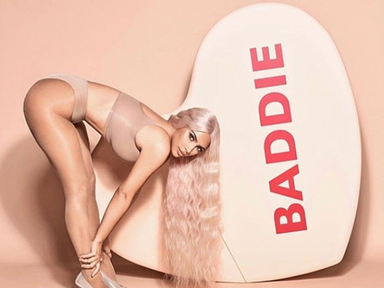 Meglátod Kim Kardashian edzője fenekének az átalakulását és leesel a székről