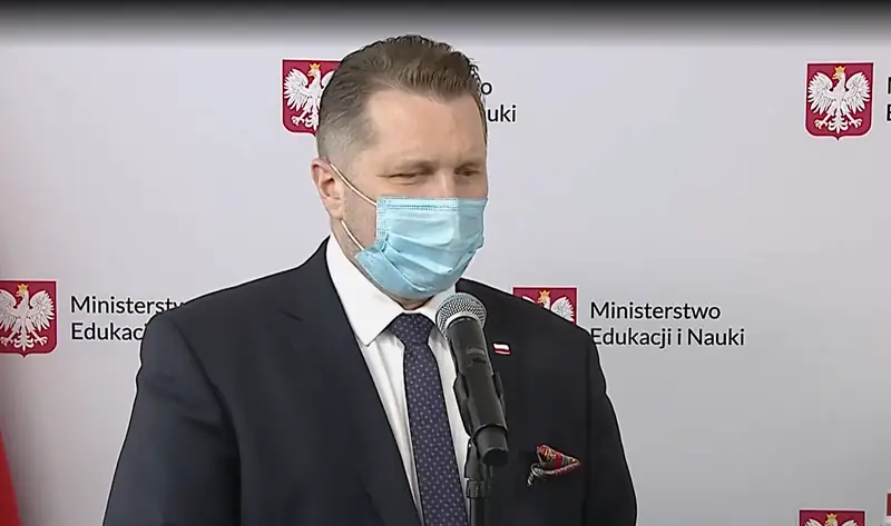 Minister Czarnek na konferencji o powrocie do szkół