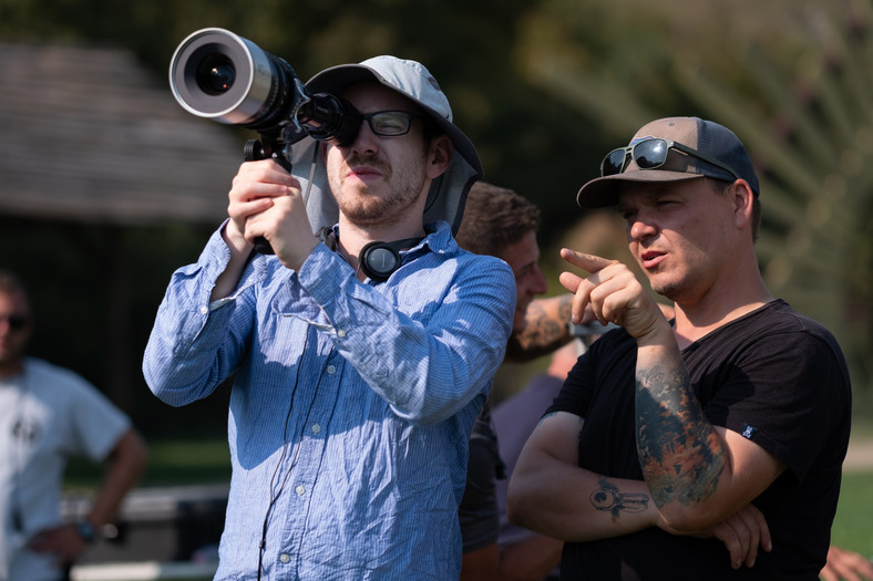 Ari Aster i Paweł Pogorzelski na planie "Midsommar. W biały dzień"