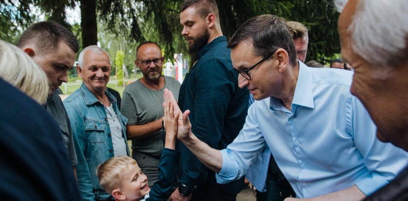 Weekend pełen obietnic. Tak Donald Tusk i Mateusz Morawiecki chcą skraść serca Polaków