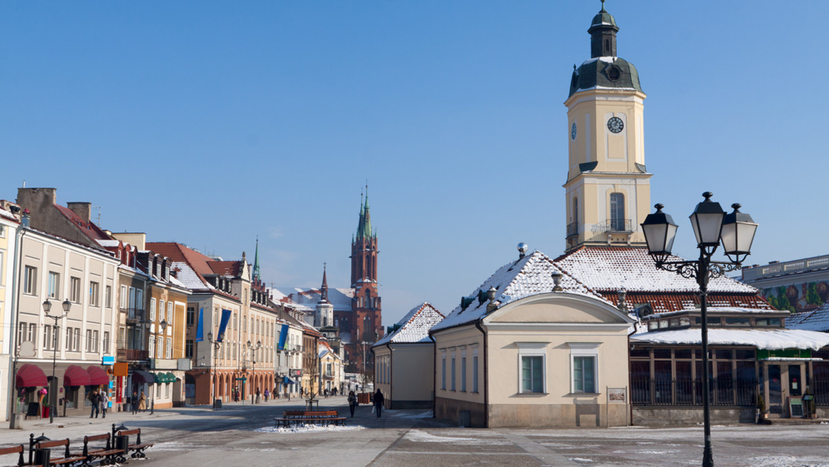 To wydarzenie nieodmiennie kojarzy się z nadchodząca wiosną - już wczoraj w Białymstoku rozpoczynają się XVIII Dni Kultury Kresowej – koncerty, wykłady, prezentacje filmów, a przede wszystkim Wielki Jarmark Kaziukowy. Organizatorem Dni Kultury Kresowej jest białostocki oddział Towarzystwa Przyjaciół Grodna i Wilna, a to jakie wydarzenia czekają na nas w tym roku, można zobaczyć poniżej.