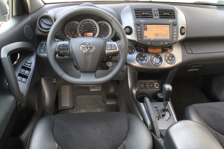 Toyota RAV4: na błoto i do miasta