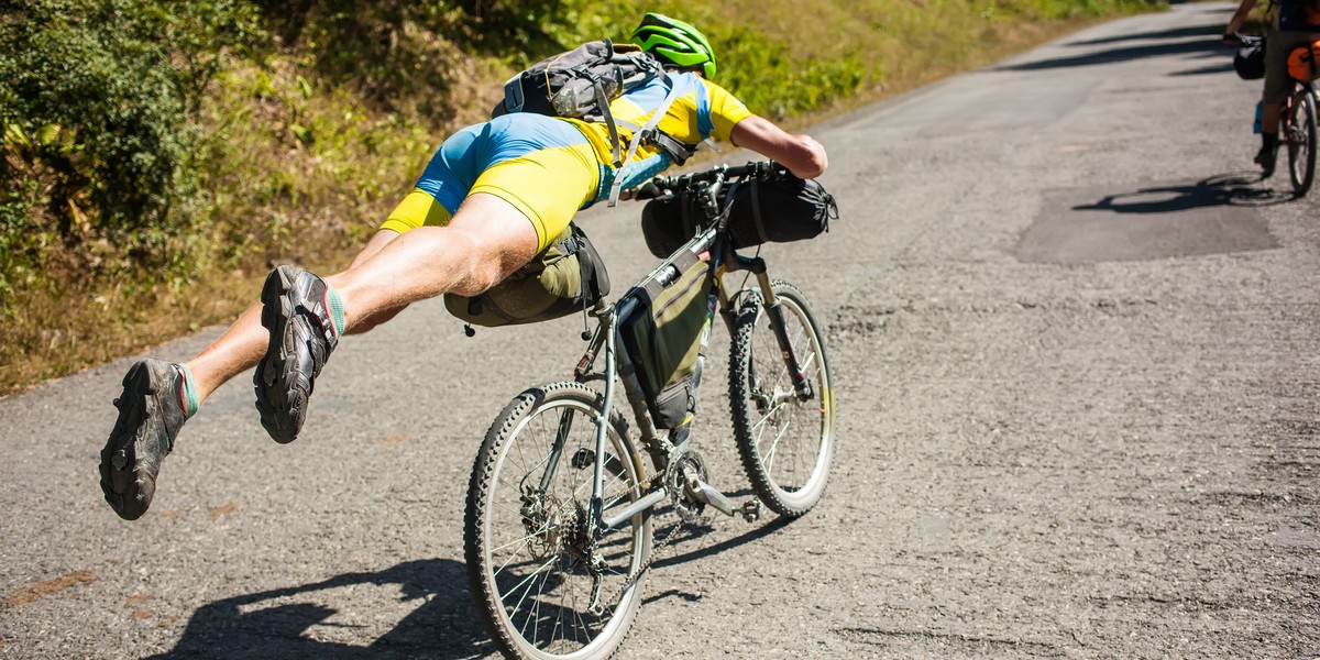 Jesteś typem człowieka, który ceni sobie aktywność i niezależność? Istnieje duża szansa, że spodoba ci się bikepacking, czyli turystyka rowerowa dla samowystarczalnych