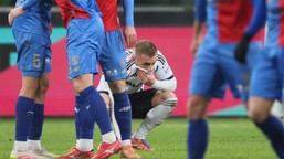 beniaminek zimę spędzi na fotelu lidera ekstraklasy. papszun będzie ratował legię przed spadkiem