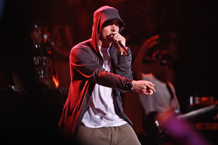 Eminem. Twitter: 11,9 mln, Facebook: 60,3 mln