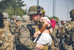 "Afganistan szantażuje falą migracji Francję i kraje Zachodu"