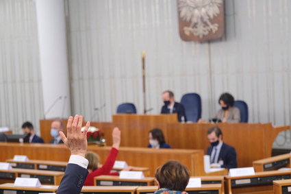 Senat jednogłośnie za zmianami w tarczy 6.0. Więcej branż objętych pomocą