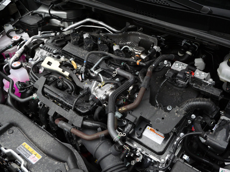 Toyota C-HR GR Sport 2.0 Hybrid DynamicForce 197 KM AWD-ie-CVT