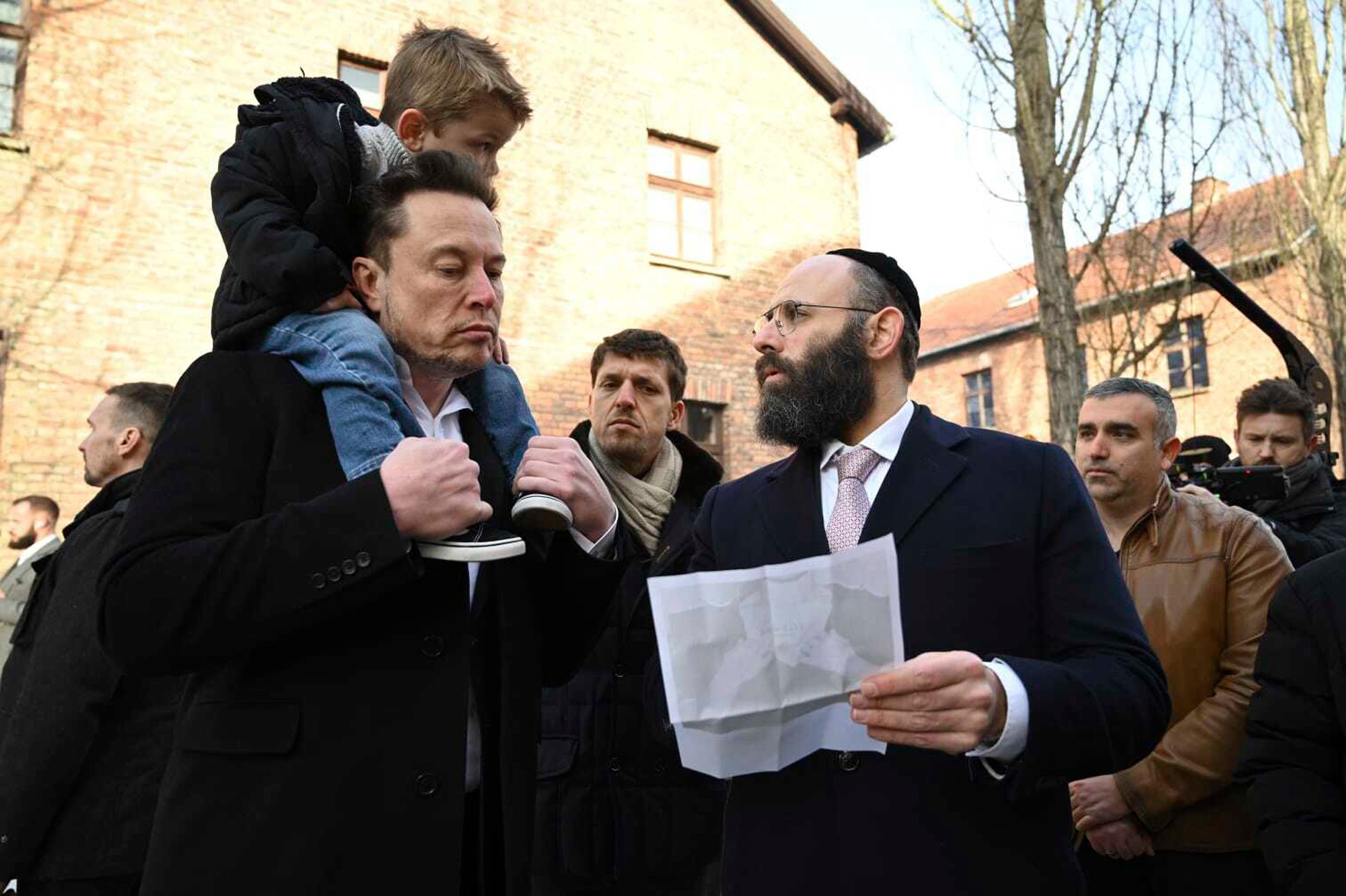 Elon Musk navštívil bývalý koncentračný tábor Auschwitz-Birkenau pri Osvienčime.