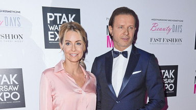 Znani na Warsaw Fashion Week. Małgorzata Rozenek i Radosław Majdan pierwszy raz publicznie po ślubie!