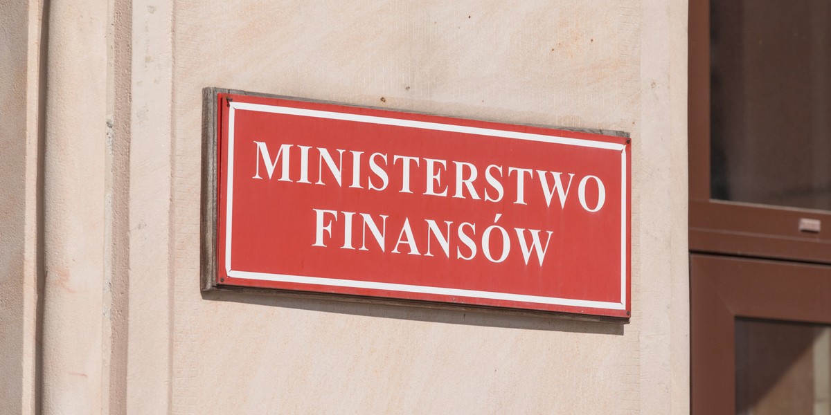 W październiku powstał wewnętrzny raport, który miał trafić do nowego ministra finansów, a potem do premiera. Ma zawierać sugestie o "sprzyjaniu mafii VAT-owskiej i blokowaniu wymierzonych w nią działań".