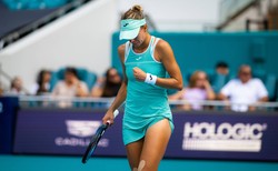 Magda Linette po dreszczowcu pokonała Marketę Vondrousovą . Teraz zagra z... 15-latką