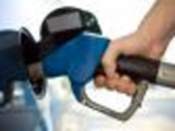W przyszłym tygodniu litr benzyny 95 będzie kosztować 4,80-4,91 zł, oleju napędowego ok. 4,69-4,76 zł, a autogazu 2,40-2,65 zł. fot. shutterstock.com
