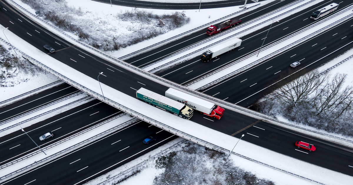 Boete tot 490 euro: dit riskeert elke automobilist met sneeuw op de auto