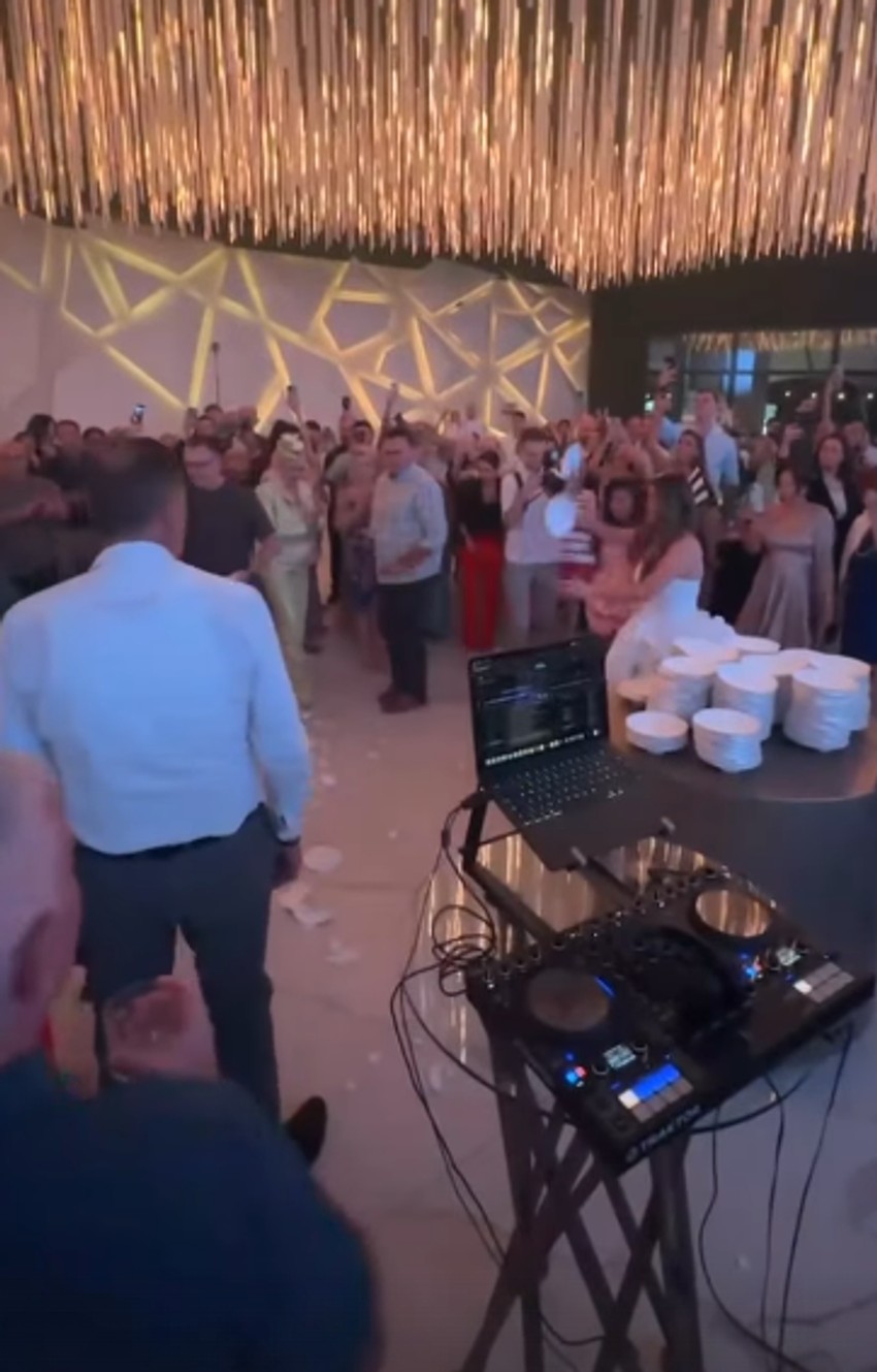 Lome se tanjiri na svadbi u Nišu