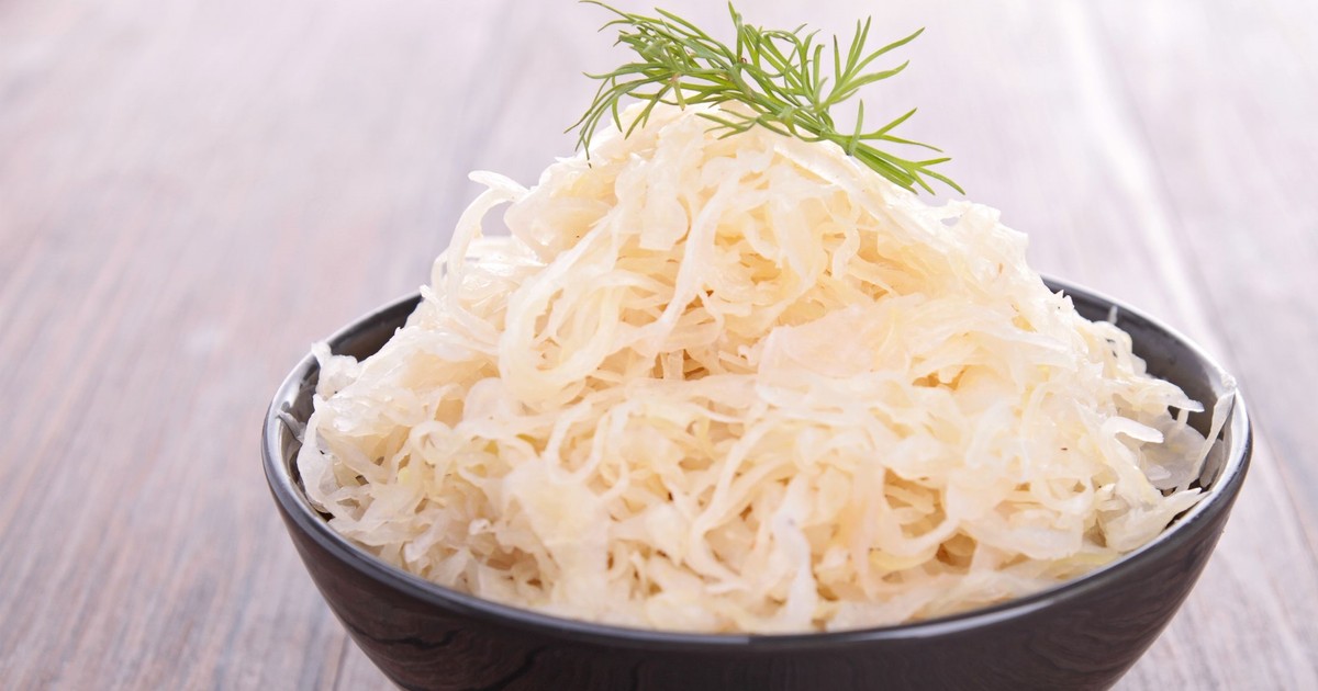 Czy kiszona kapusta jest naprawdę taka zdrowa? Ekspert ds. żywienia: tak wykorzystasz w pełni jej potencjał