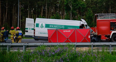 Koszmarny wypadek na Śląsku. Bus wbił się w wóz strażacki. Są ofiary