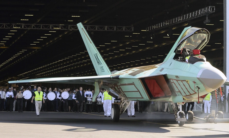 Dostiže brzinu veću od brzine zvuka bez upotrebe komore dogorevanja, što mu omogućava da leti brže i dalje