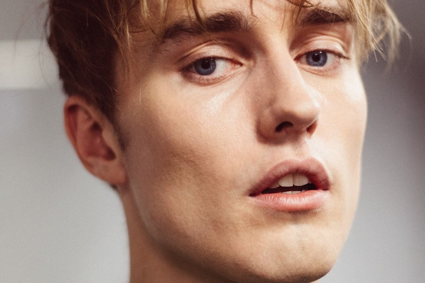 Sam Fender prezentuje teledysk do nagrania "All Is On My Side"