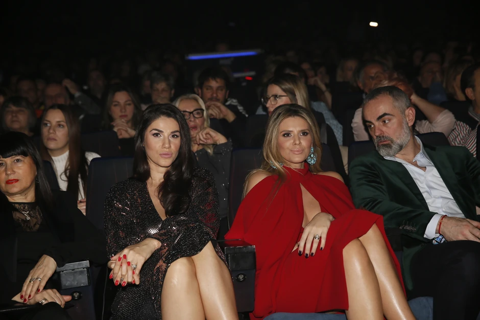 Sestre Emina i Melina na koncertu Harisa Džinovića 