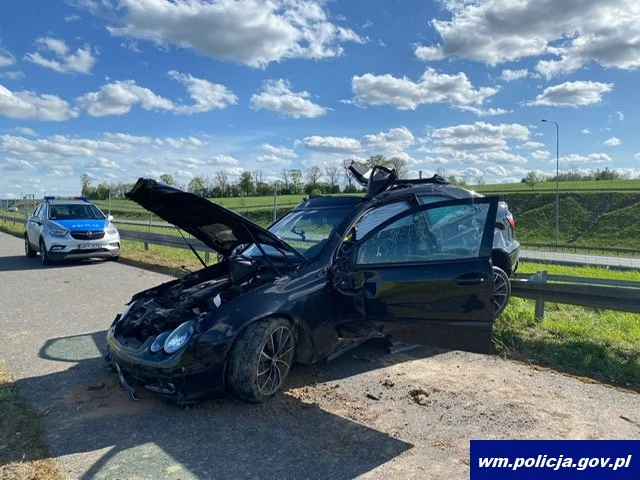 Pijana w Mercedesie wypadła z drogi S7