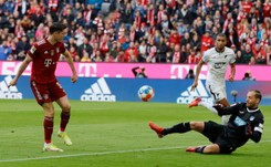 Lewandowski znów z golem. Bayern wciąż liderem [WIDEO]