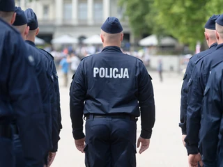 Policjanci nie mają prawa do wypłaty pieniędzy za nadgodziny - mogą jedynie wziąć za nie wolne. Nowelizacja ustawy to zmienia