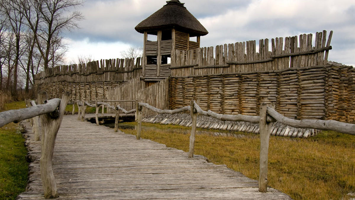 Rekonstrukcje dwóch historycznych osad powstaną na terenie Skansenu Archeologicznego w Biskupinie (woj. kujawsko-pomorskie). Przedsięwzięcie będzie możliwe dzięki dotacji z funduszy UE.