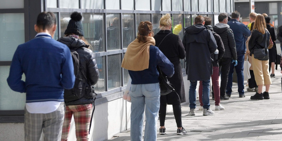 Szwecja zmienia podejście. Smutny koniec eksperymentowania z pandemią koronawirusa