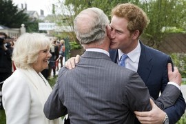 Otkriven PRAVI RAZLOG zašto Čarls 18 MESECI nije video Harija i PRETUŽAN JE: "SIN MU JE BOLNA SMETNJA, BESPOTREBNA U ŽIVOTU", otkrio insajder iz palate - princ ovim rečima pogodio oca PRAVO U SRCE